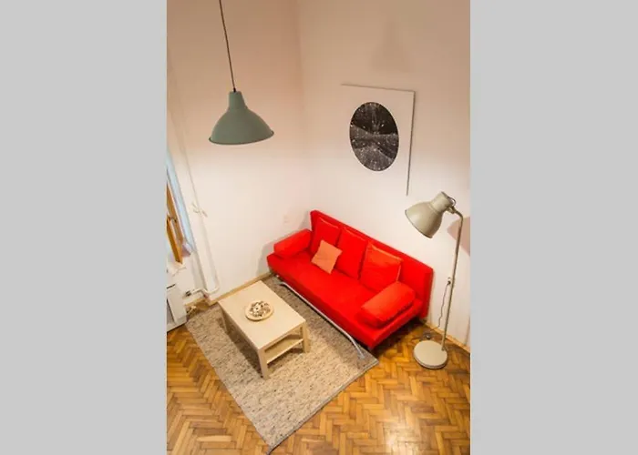 Pine Tree In Historical Centre 페치